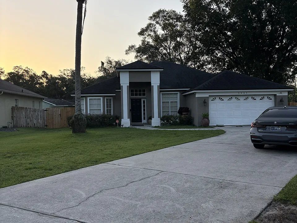 3065 E Floral Way