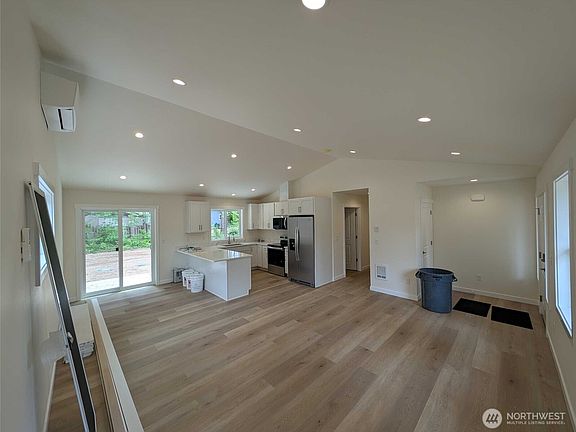 4th image of 8672 Bell Court