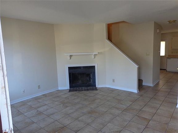 2nd image of 104 Kingsbury Ct APT A