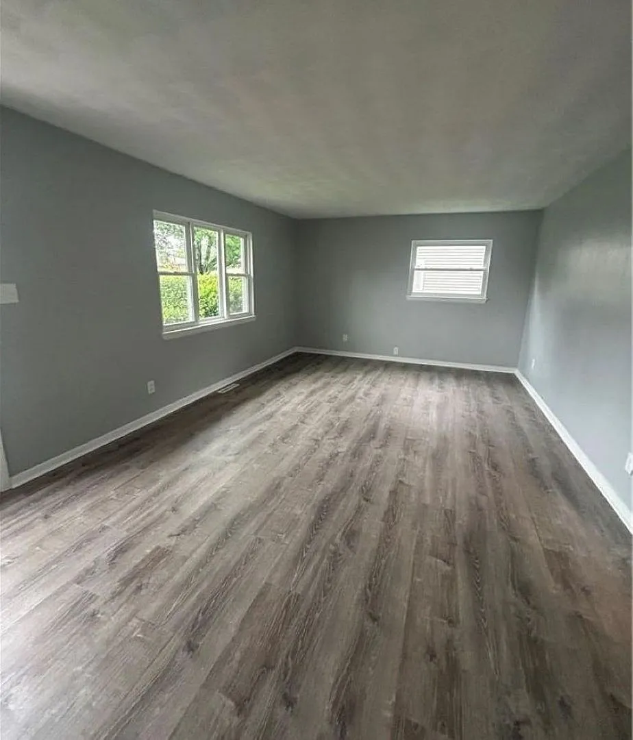 Beautiful 5 Bedroom 2 Bath Home in Pembroke Manor — Photo 2