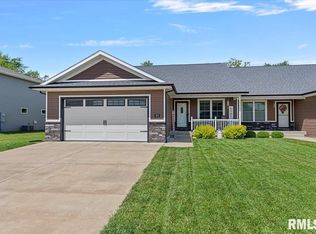 401 Waterwheel Dr, Rochester, IL 62563