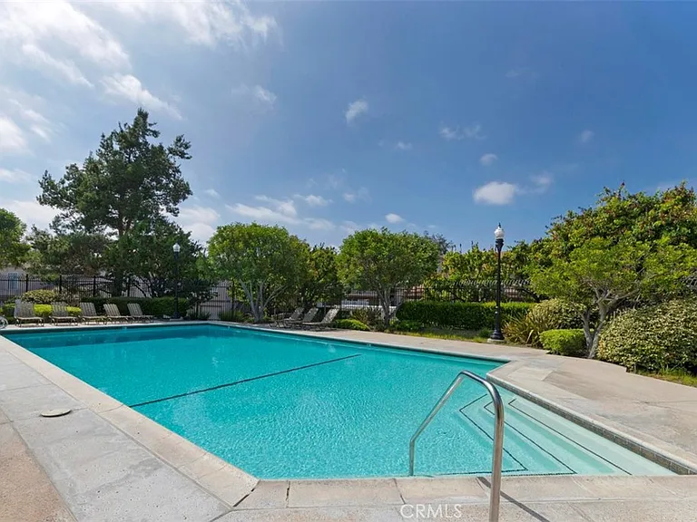 24392 Kingston Ct — Photo 34