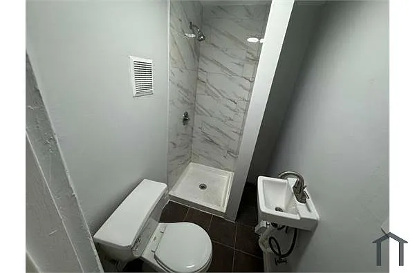 Building Photo - 75 N 15th St #3