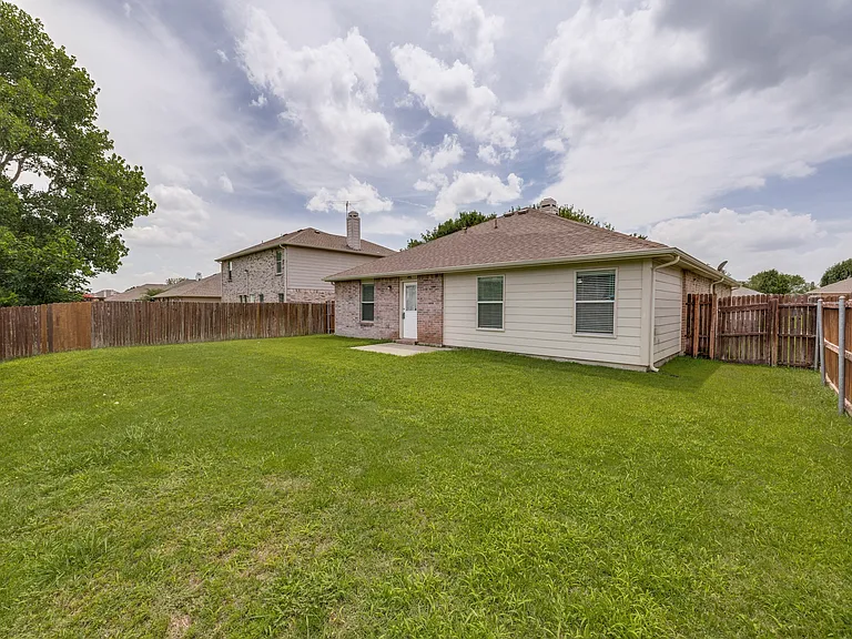 708 Claiborn Ln — Photo 10