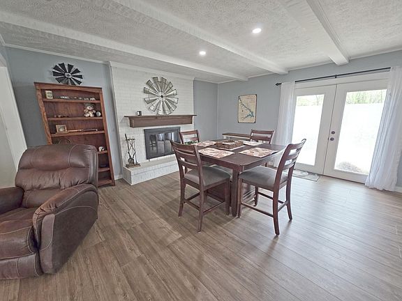 3rd image of 25 Hilltop Dr