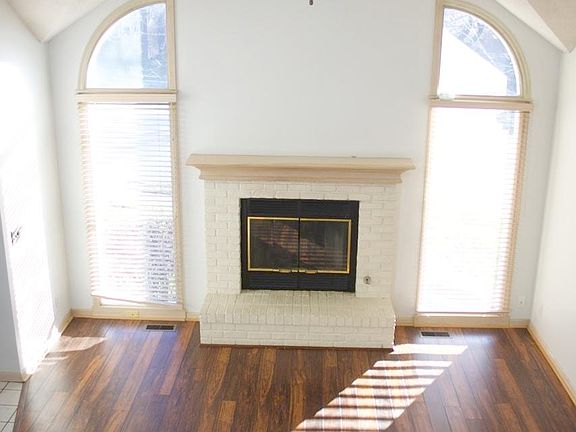 4th image of 15912 Leavenworth Cir