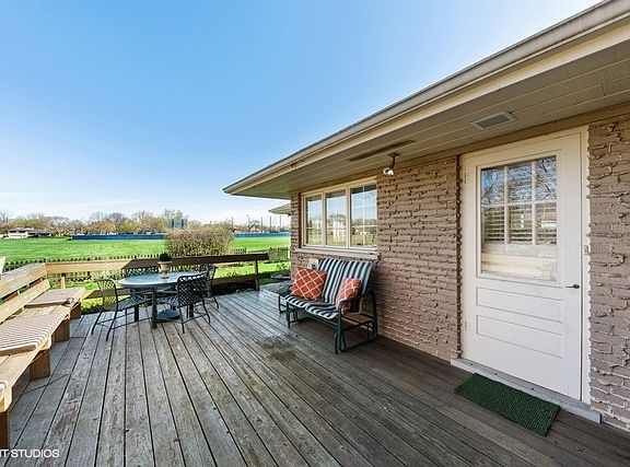4th image of 630 Courtland Cir