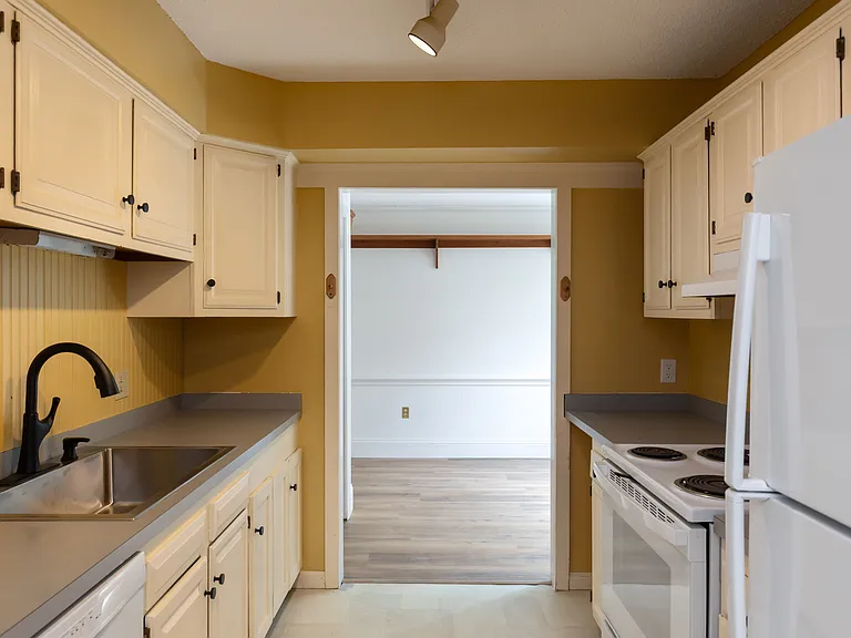 12 Brickyard Rd #12 — Photo 4