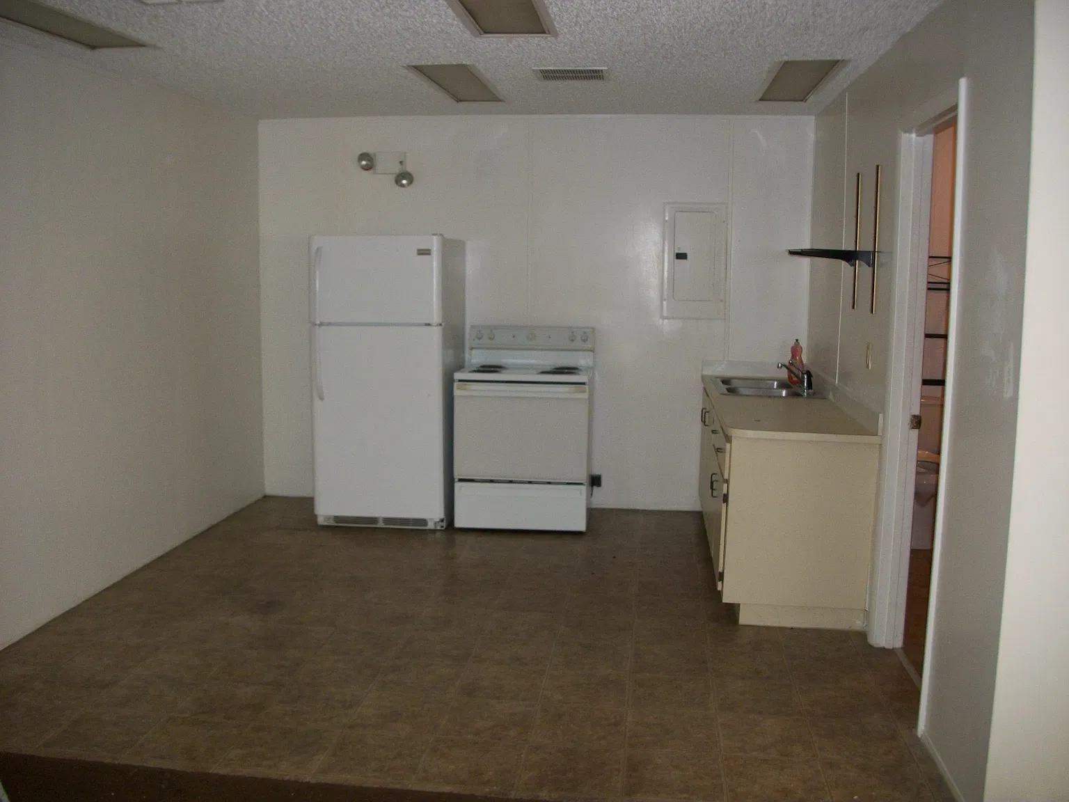 1 bed, 900 sqft, $1,100 — Photo 2