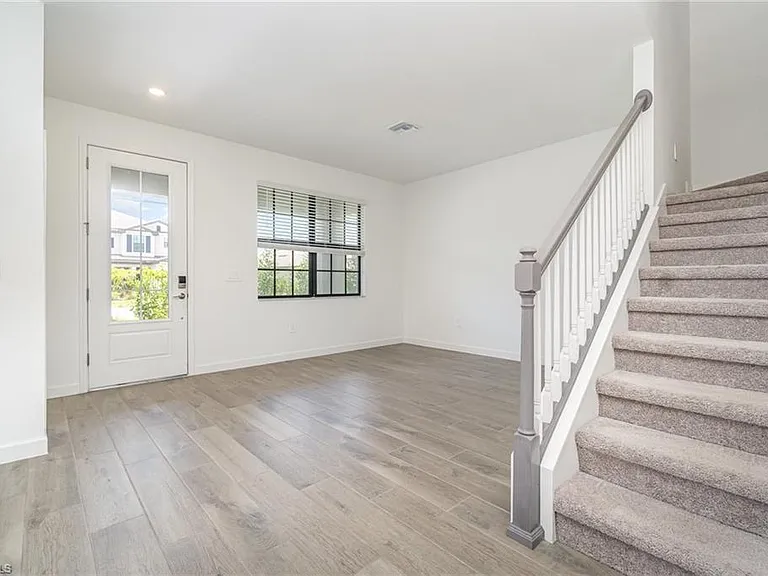 10849 Timber Creek Dr — Photo 2