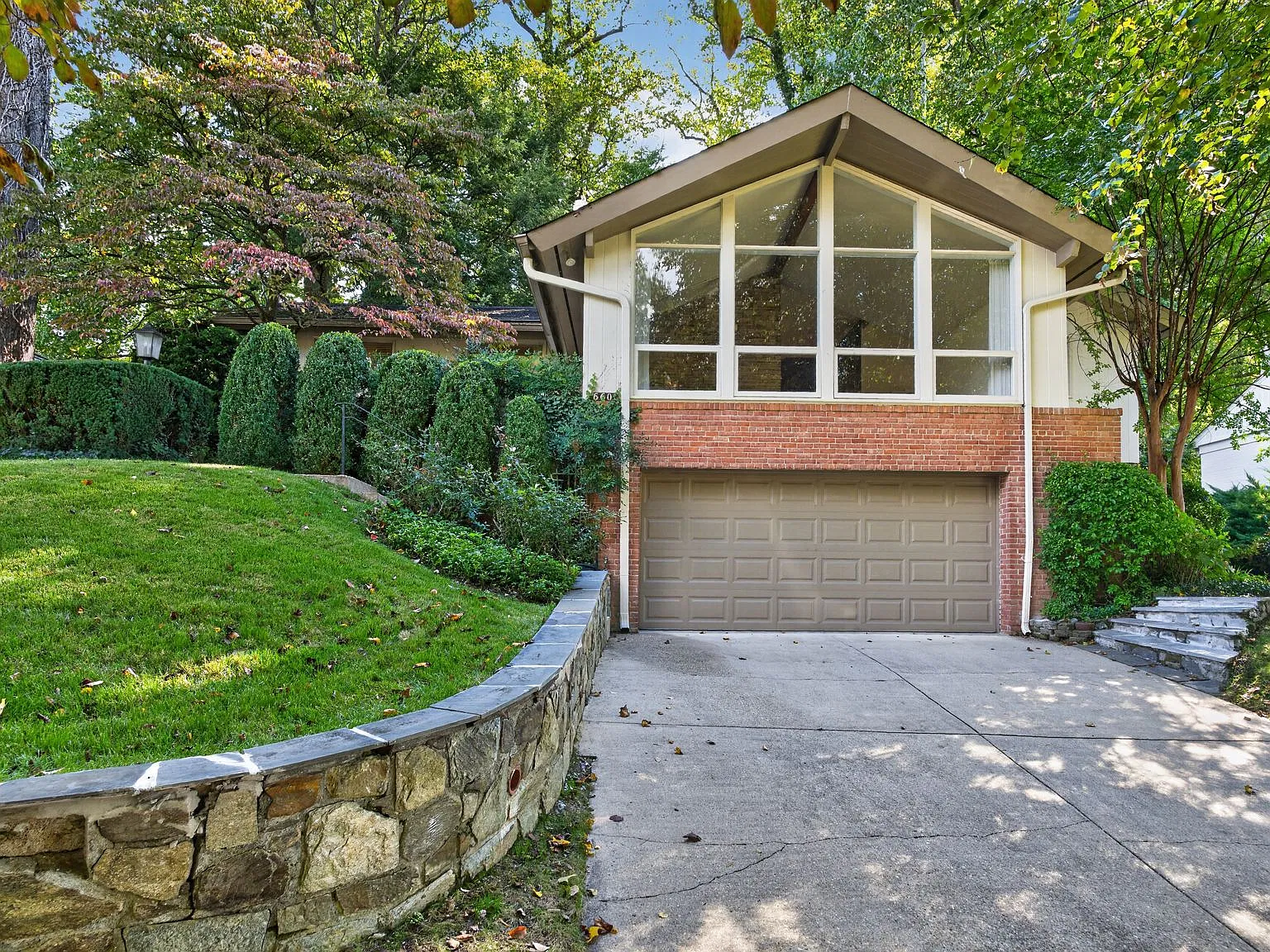 4 bed, 3212 sqft, $5,700 — Photo 1