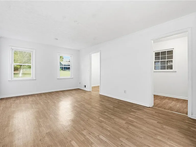 6917 Laurelwood Dr — Photo 21