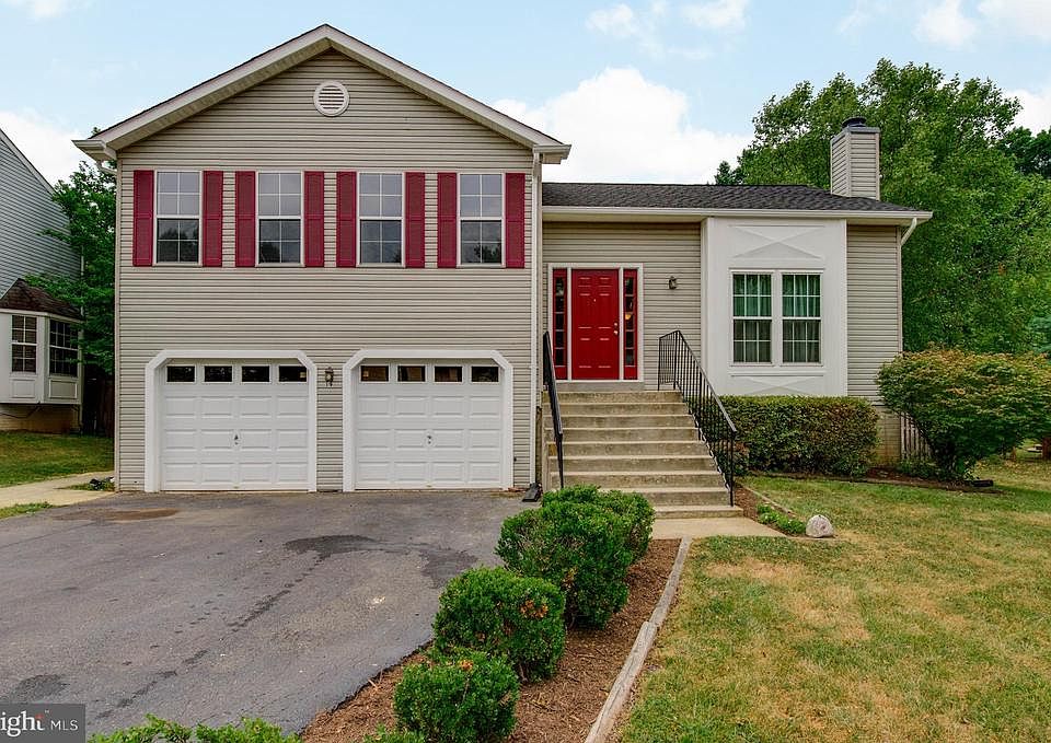 1st image of 19 Thornberry Ln