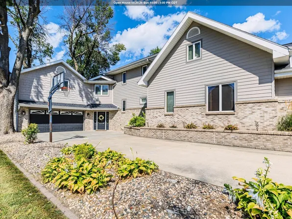 303 Avenue D E, Lake Park, IA 51347
