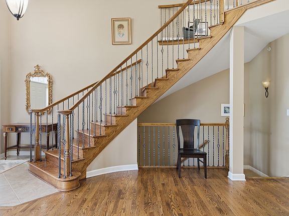 4th image of 703 Fieldstone Ct
