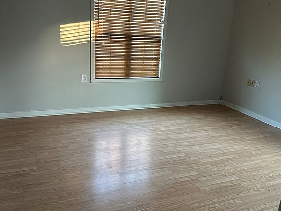 4th image of 2415 Colorado Ave