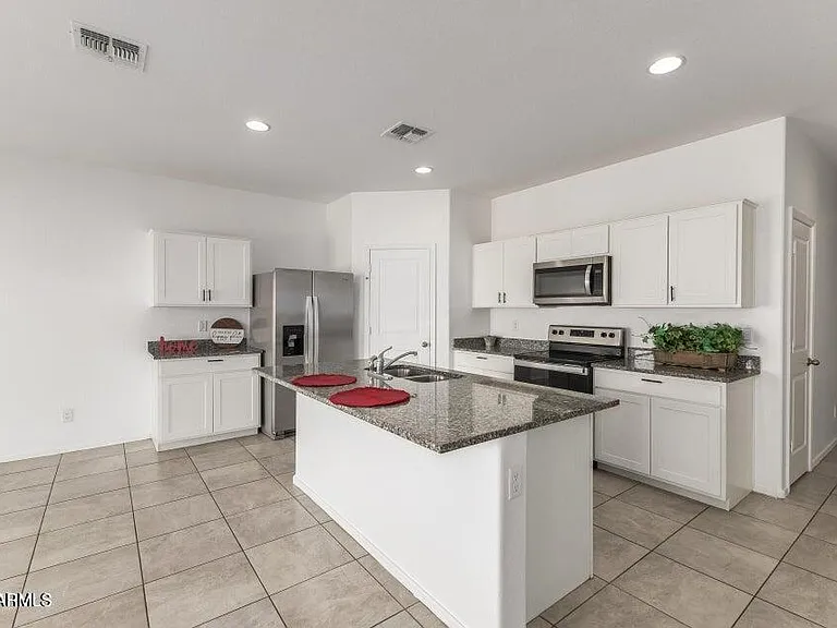 1180 W Paradise Way — Photo 3