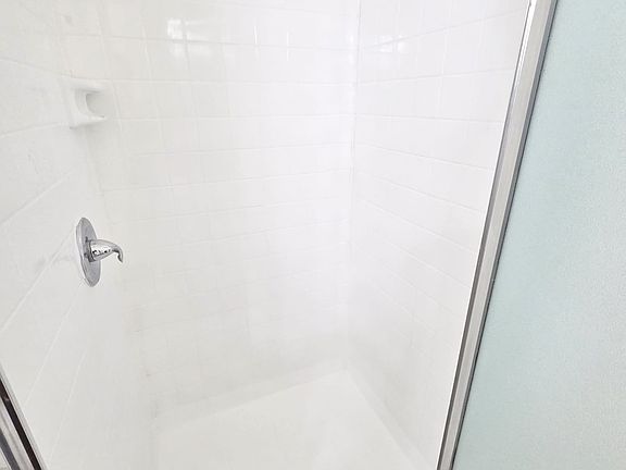 5th image of 13955 Oxnard St APT 207