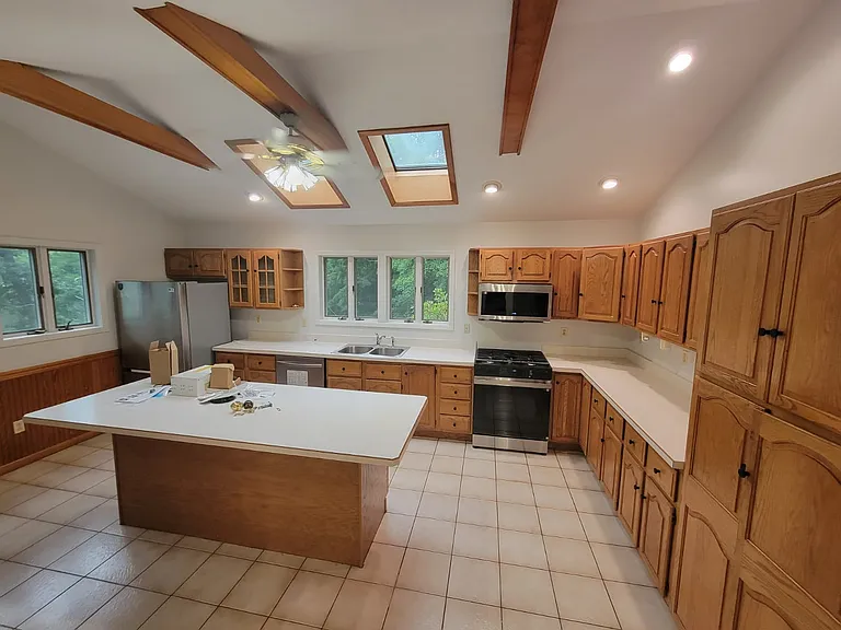 124 Forshay Rd — Photo 4
