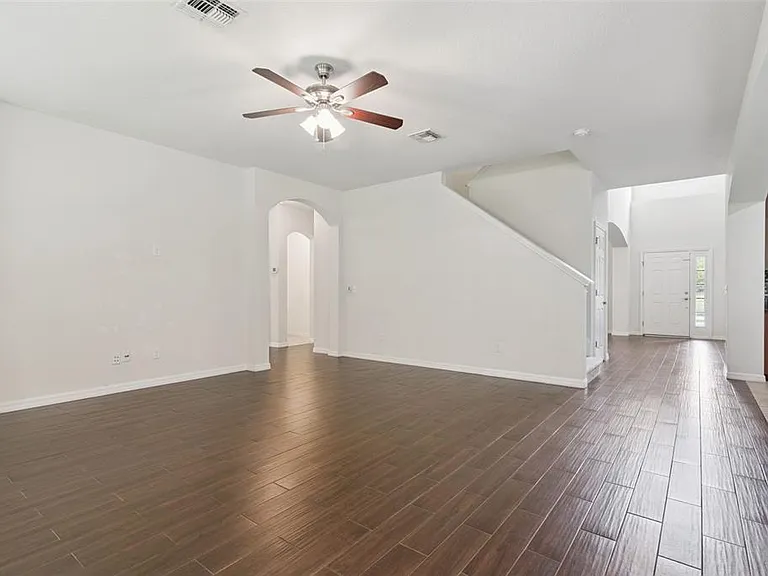 660 Fanning Dr — Photo 9