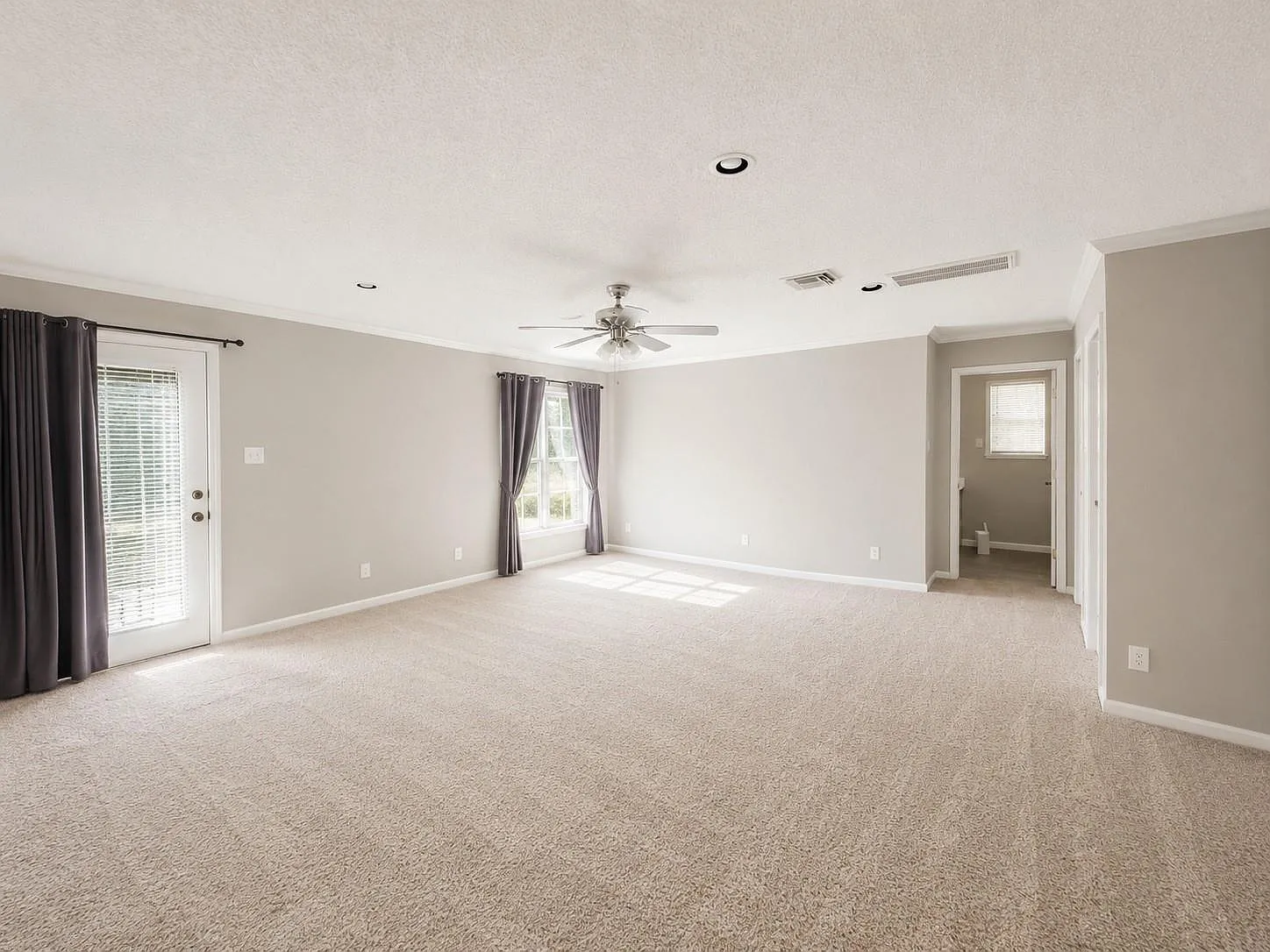 4 bed, 3.0 bath, 3400 sqft, $2,850 — Photo 4