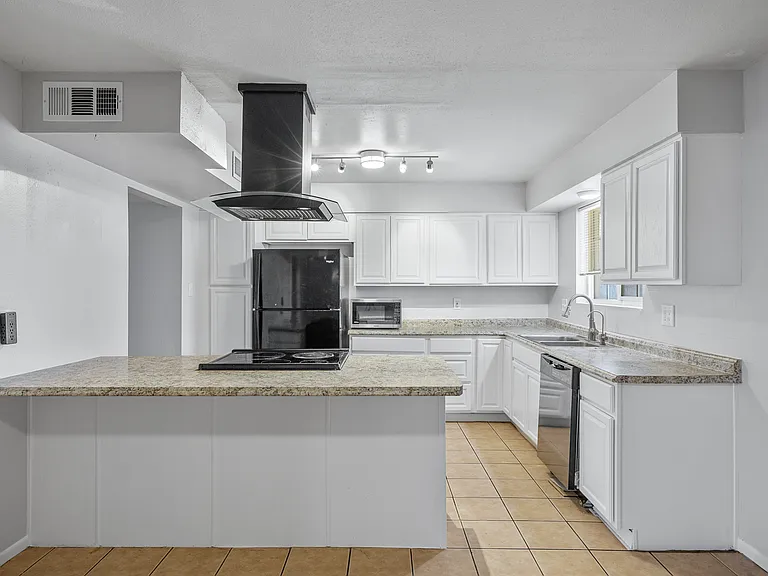 3702 W Tuckey Ln — Photo 15