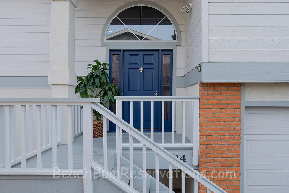 Building Photo - 744 Brighton Ave