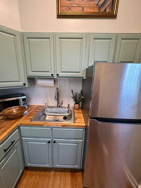 450 Fitzwater St — Photo 3