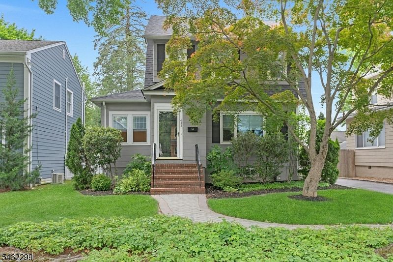 1st image of 438 Warren St