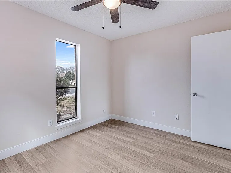 985 Crossbill St — Photo 17