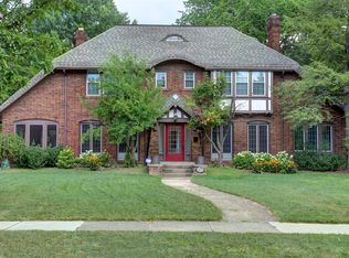 2473 Edgehill Rd, Cleveland Heights, OH 44106