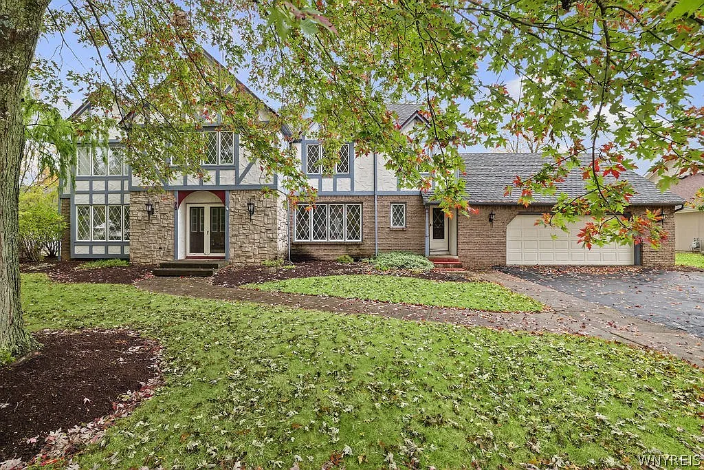 5 bed, 5.0 bath, 4065 sqft, $4,500 — Photo 2