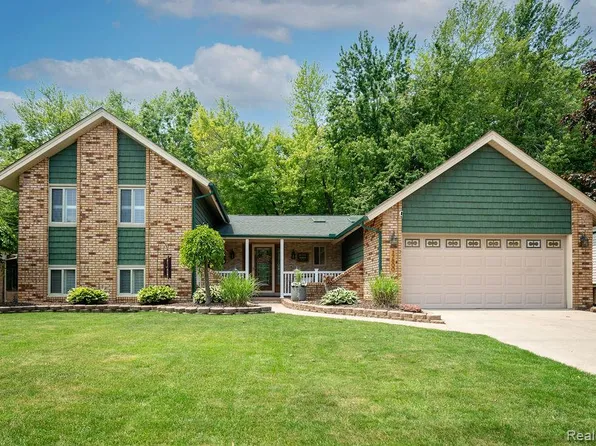 17800 Fox Glen Dr, Riverview, MI 48193