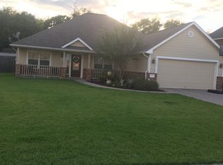 2915 Oakwood Dr, Brenham, TX 77833