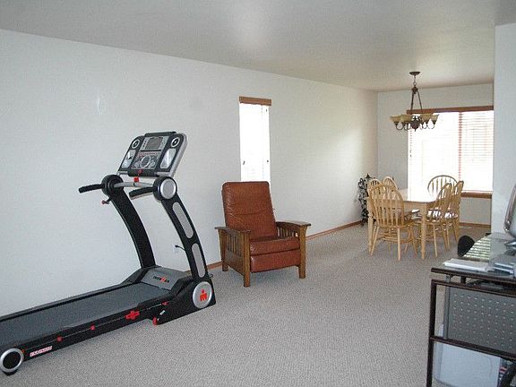 3rd image of 4927 N Vista Dr E