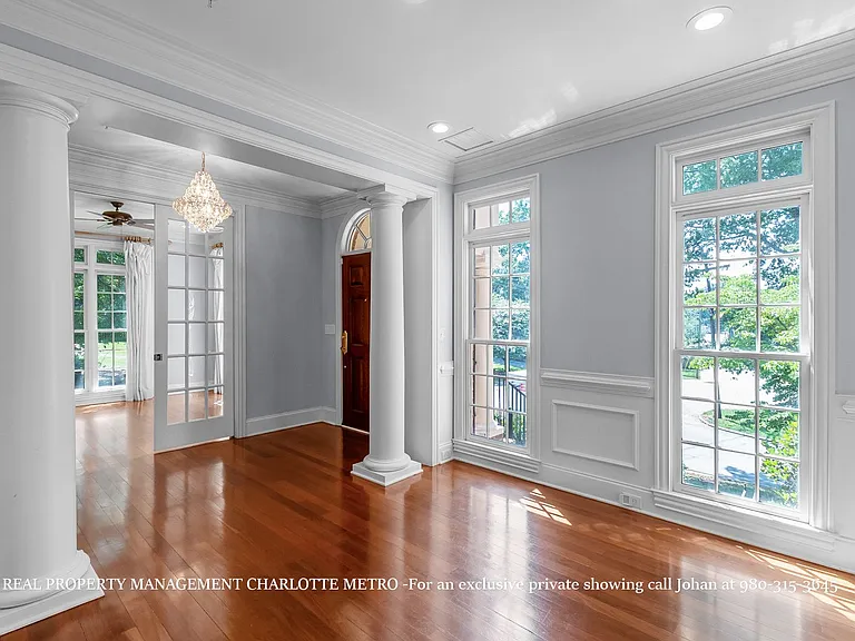 529 Queens Rd — Photo 11