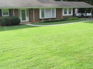 121 Crestwood Dr, Pilot mountain, NC 27041