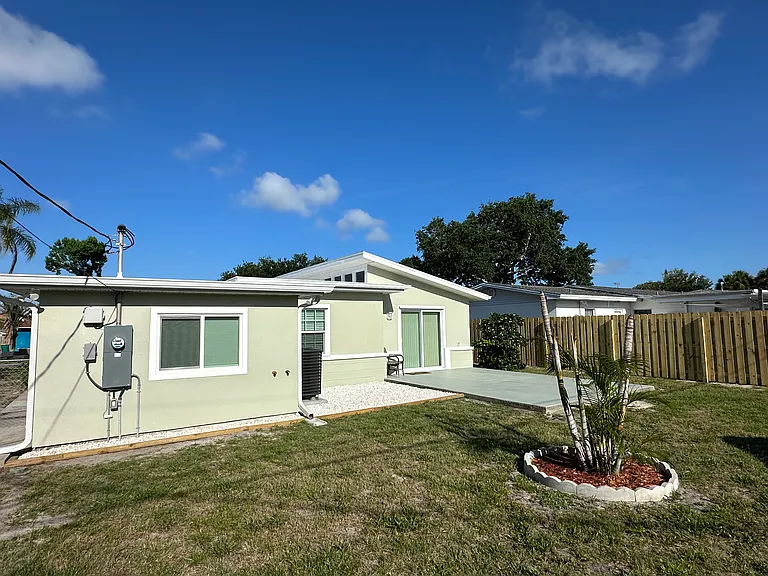 102 Herring St — Photo 18
