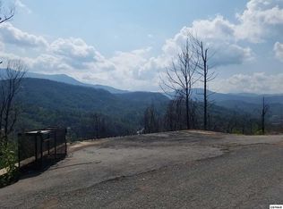 310 Pinnacle Dr, Gatlinburg, TN 37738
