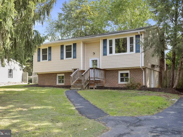 52 Goldenrod Dr, Charles Town, WV 25414