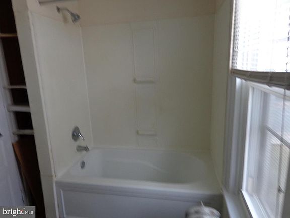 4th image of 35 Werner St