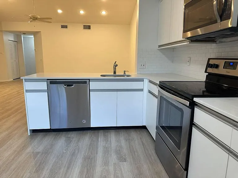 6703 Via Regina — Photo 16
