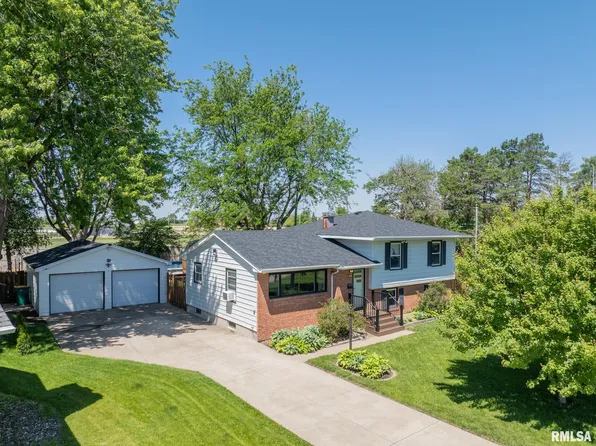 1261 Parkview Cir, Rio, IL 61401