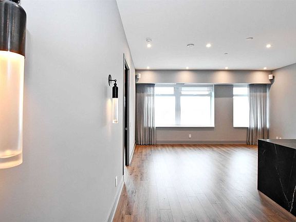 3rd image of 111 Saint Clair Ave W Unit 621