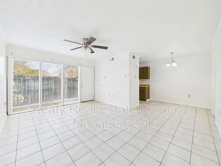 407 Fox Run Ave #2 — Photo 4