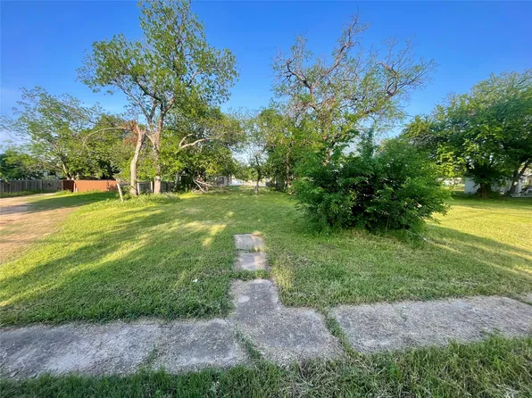 320 N Morris St, Gainesville, TX 76240
