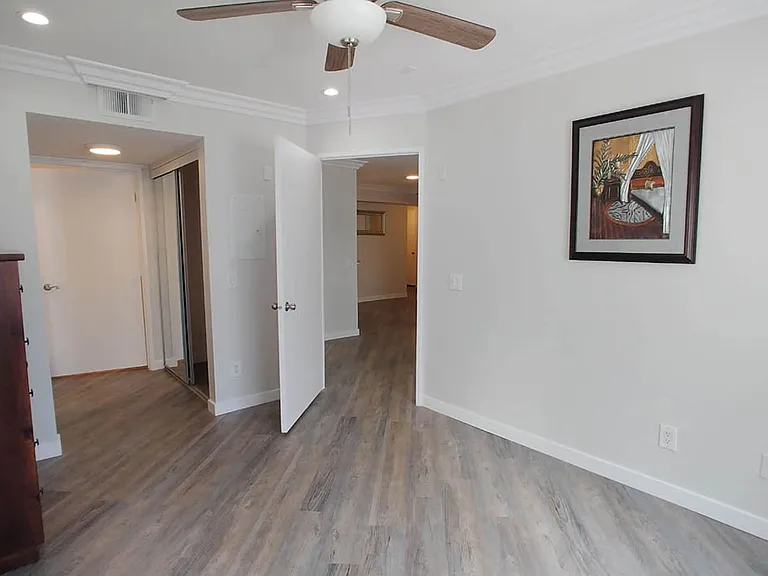 Villa De Adel Apts — Photo 181