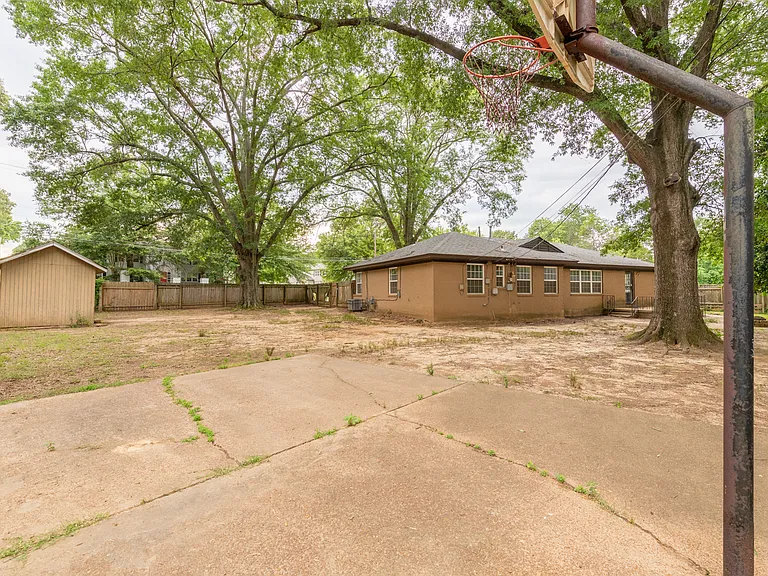 376 N Graham St — Photo 1