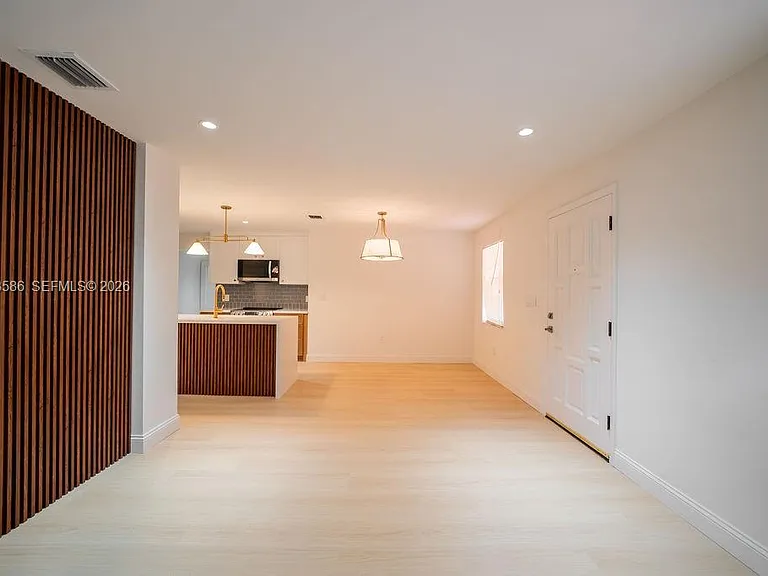 1550 S Greenway Dr — Photo 3