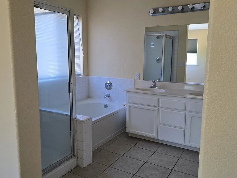 8421 Ardelle Way — Photo 14